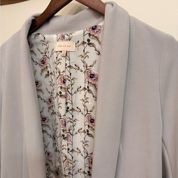 Skies are Blue Light Gray Blazer with Floral Lining - Picture 5 of 9